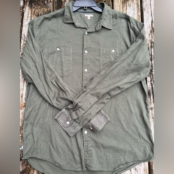 Cape Juby Men’s Long Sleeve Button Down Shirt with Arrow Theme. Olive Green XL - Picture 3 of 5